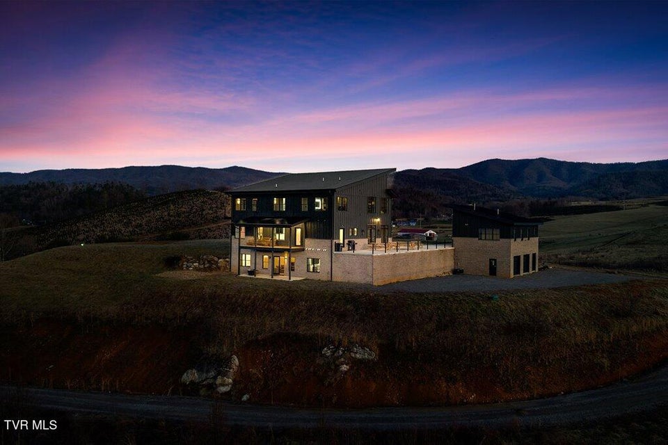 Photo #2: 817 Neva View Lane