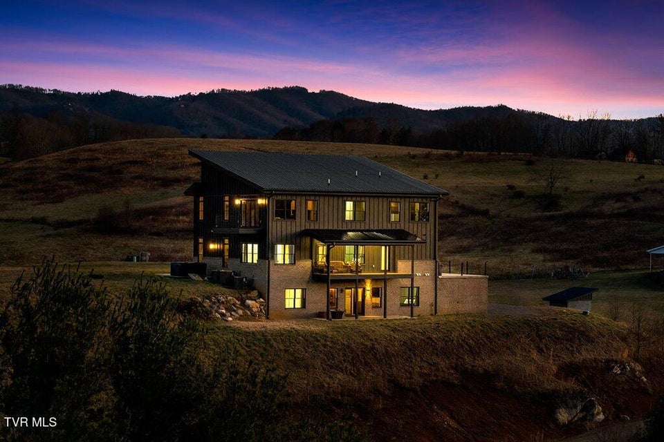 Photo #3: 817 Neva View Lane