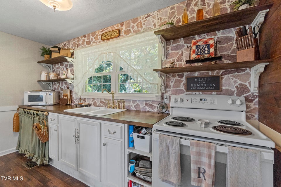 Photo #13: 2945 Enka Highway Highway