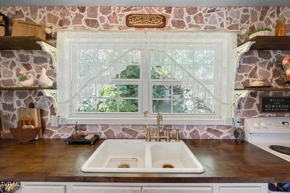 Photo #14: 2945 Enka Highway Highway