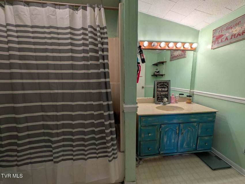 Photo #39: 290 Tivis Ridge