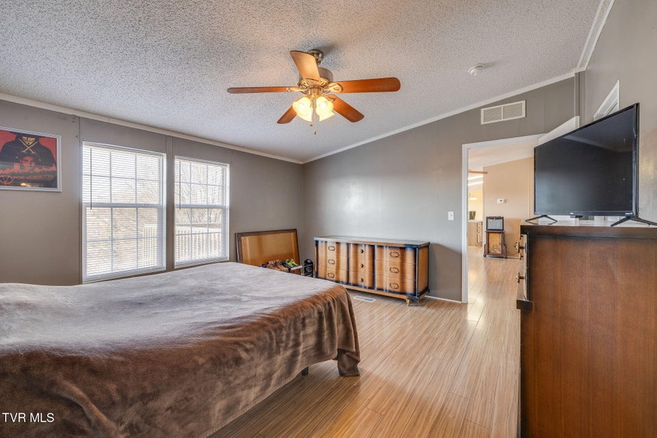 Photo #14: 205 Banner Street