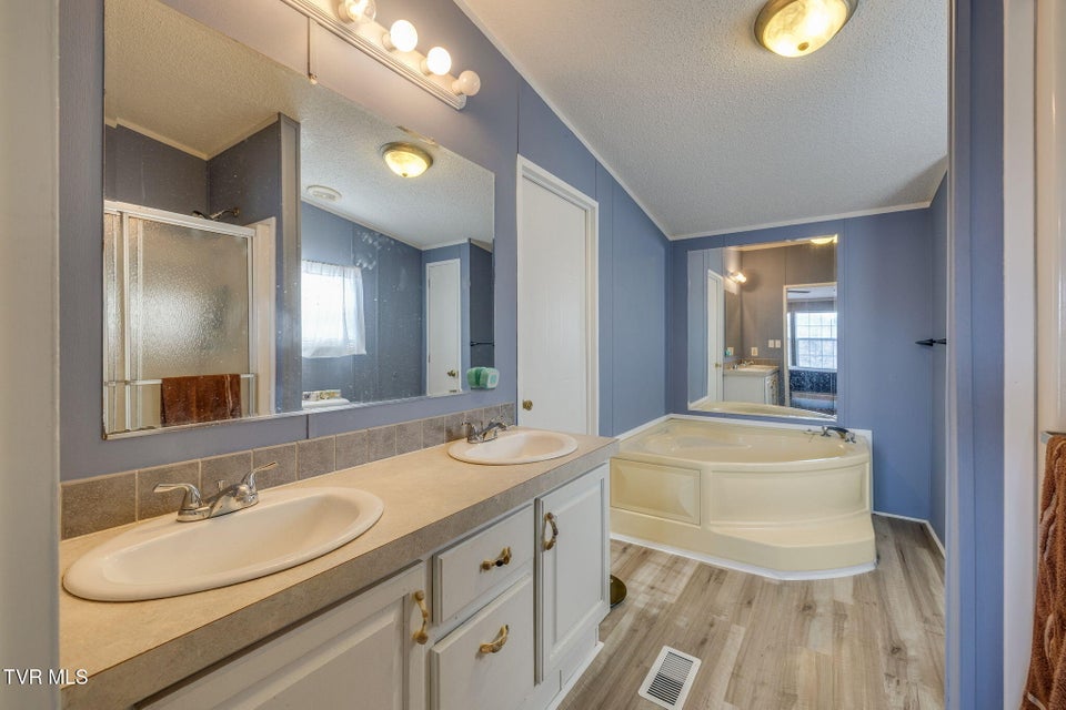 Photo #16: 205 Banner Street