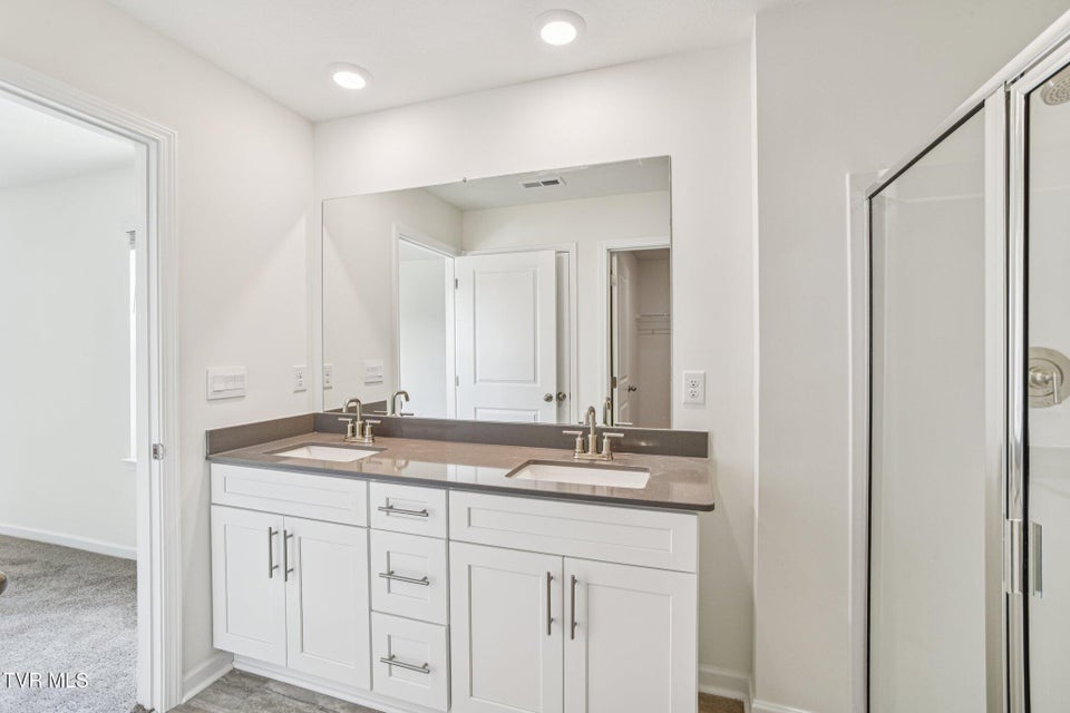 Photo #16: 135 Mint Court 