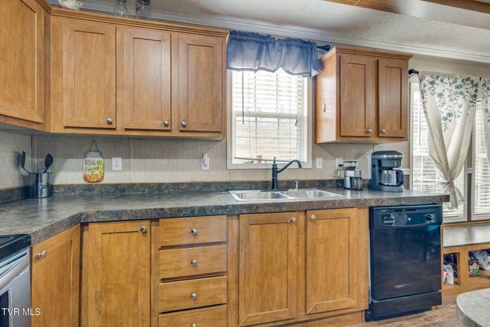 Photo #11: 112 Dahlia Street