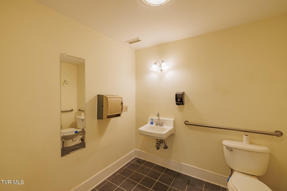 Photo #17: 218 & 216 Gay St 