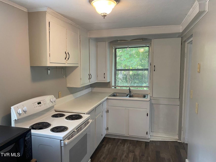 Photo #21: 507 Franklin Street