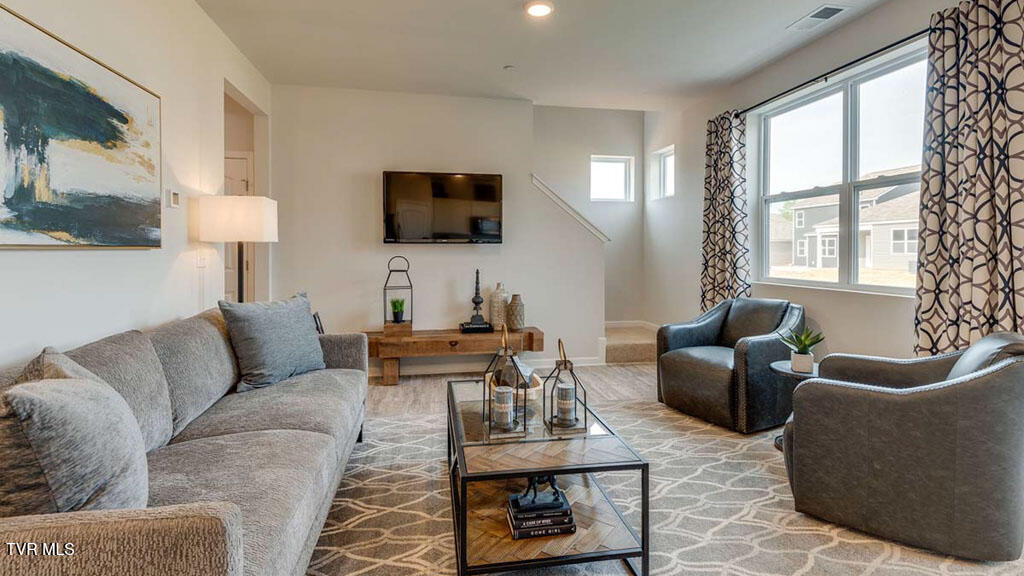 Photo #4: 216 Artist Avenue 