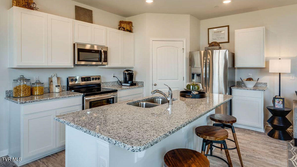 Photo #8: 216 Artist Avenue 