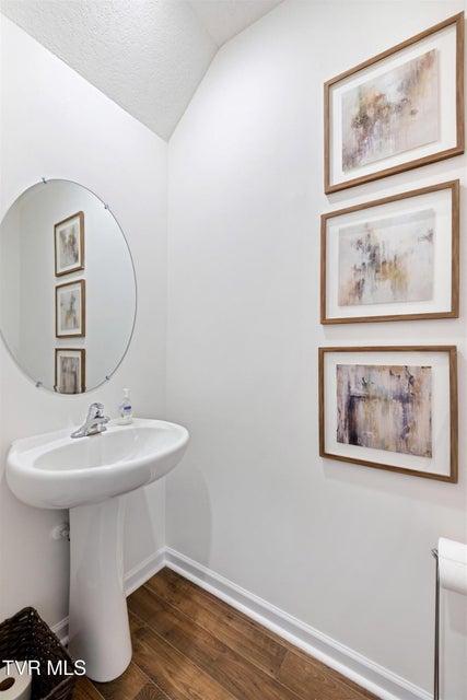 Photo #22: 218 Artist Avenue 