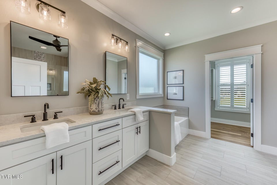 Photo #31: 3 Sweet Pea Terrace