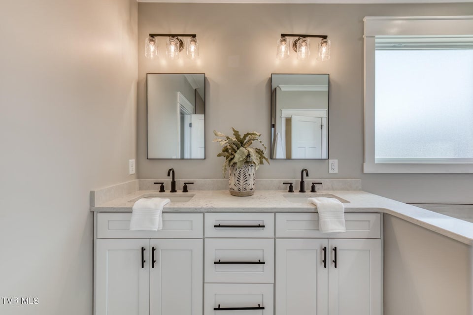 Photo #33: 3 Sweet Pea Terrace