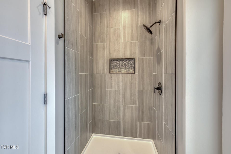 Photo #38: 3 Sweet Pea Terrace