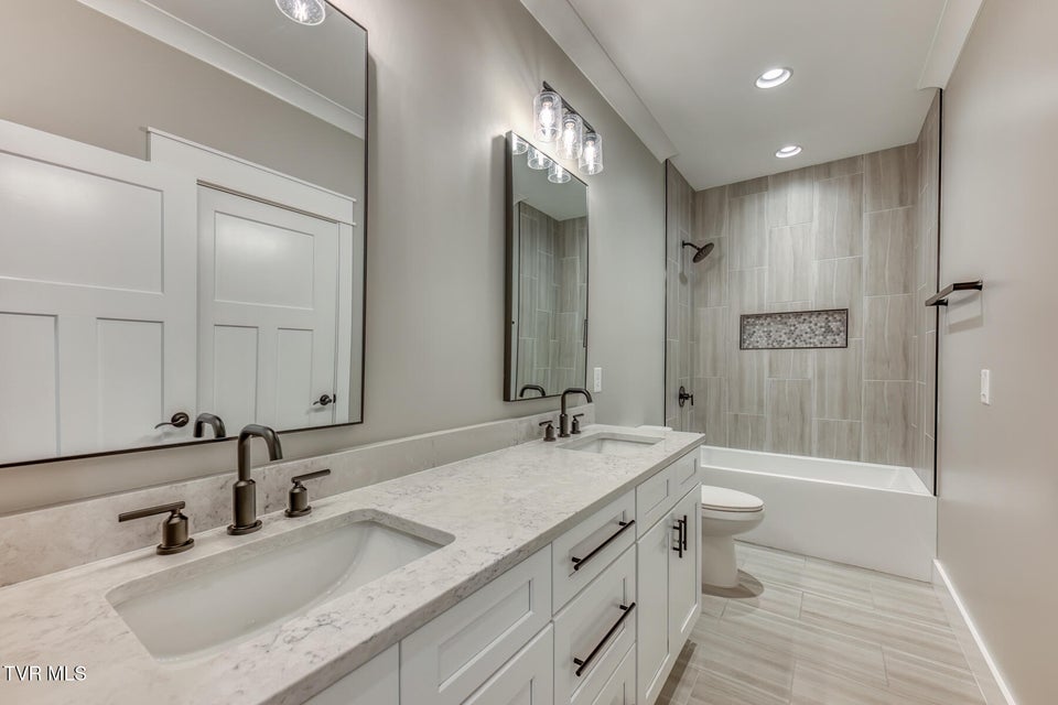 Photo #44: 3 Sweet Pea Terrace