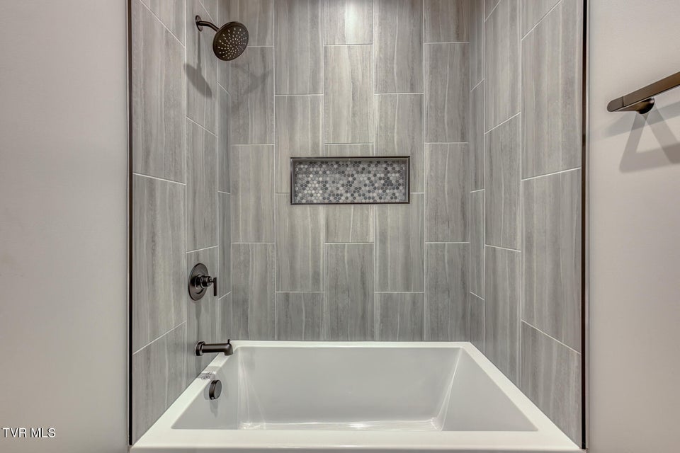 Photo #45: 3 Sweet Pea Terrace