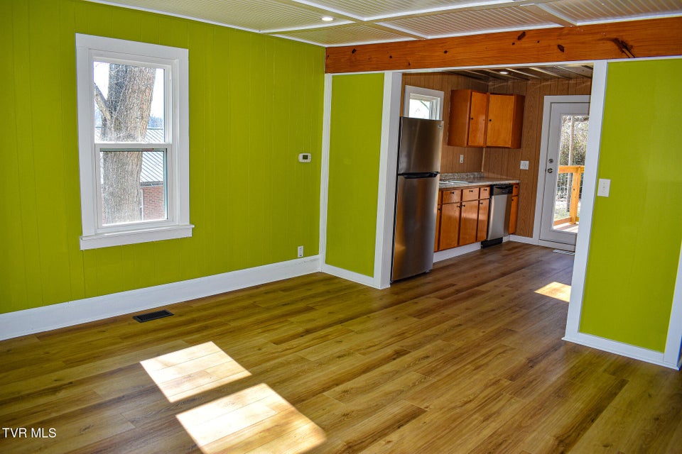 Photo #2: 504 Clay Street