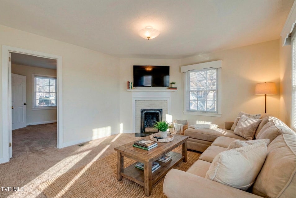 Photo #2: 810 Lamont Street