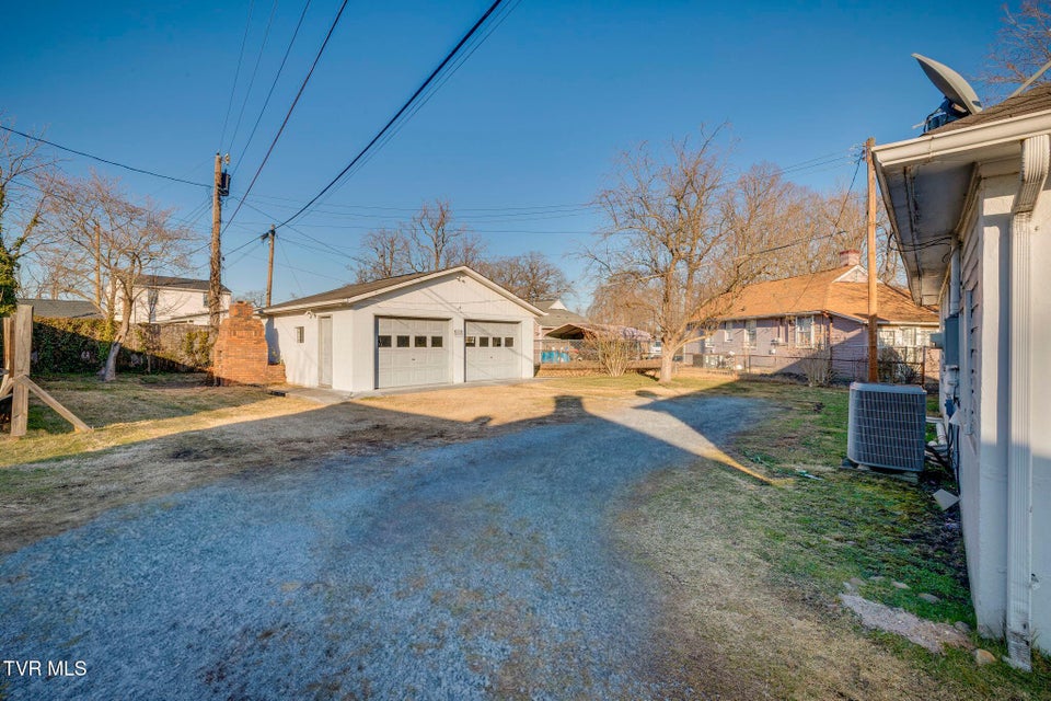 Photo #6: 810 Lamont Street