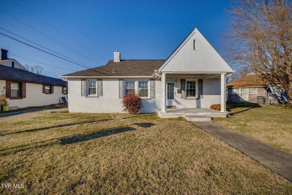 Photo #7: 810 Lamont Street