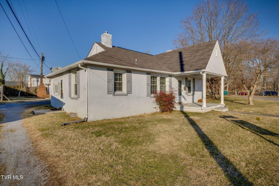 Photo #8: 810 Lamont Street