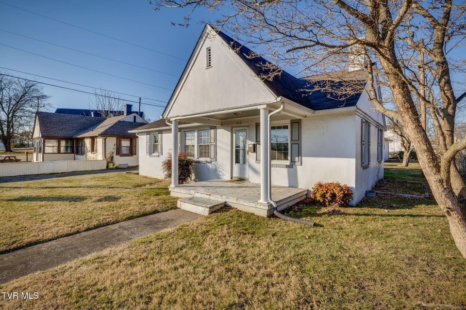 Photo #9: 810 Lamont Street