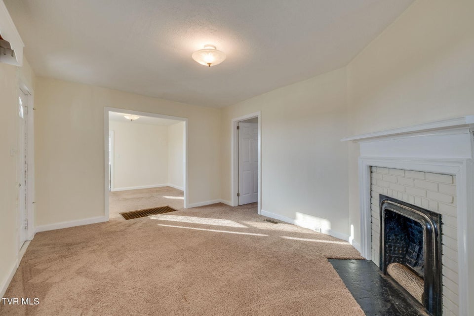 Photo #13: 810 Lamont Street