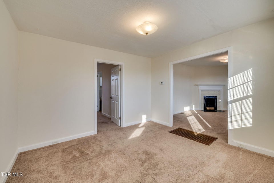 Photo #15: 810 Lamont Street