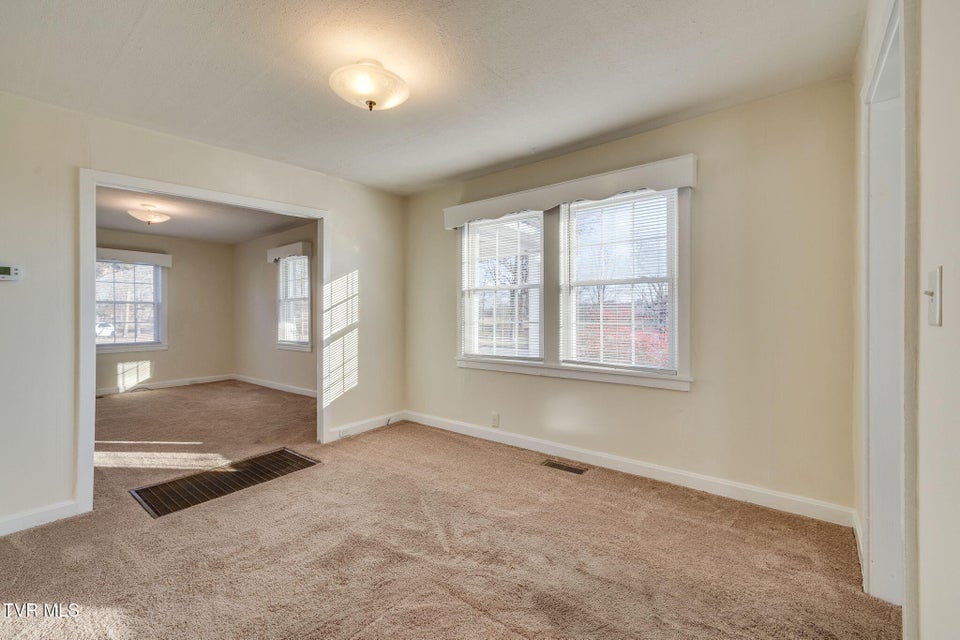 Photo #16: 810 Lamont Street