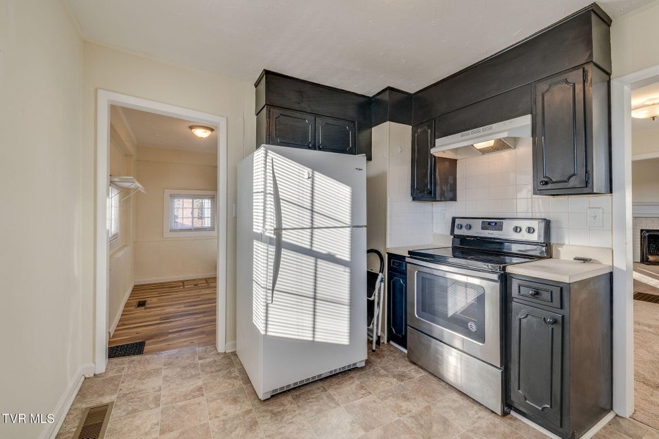 Photo #19: 810 Lamont Street