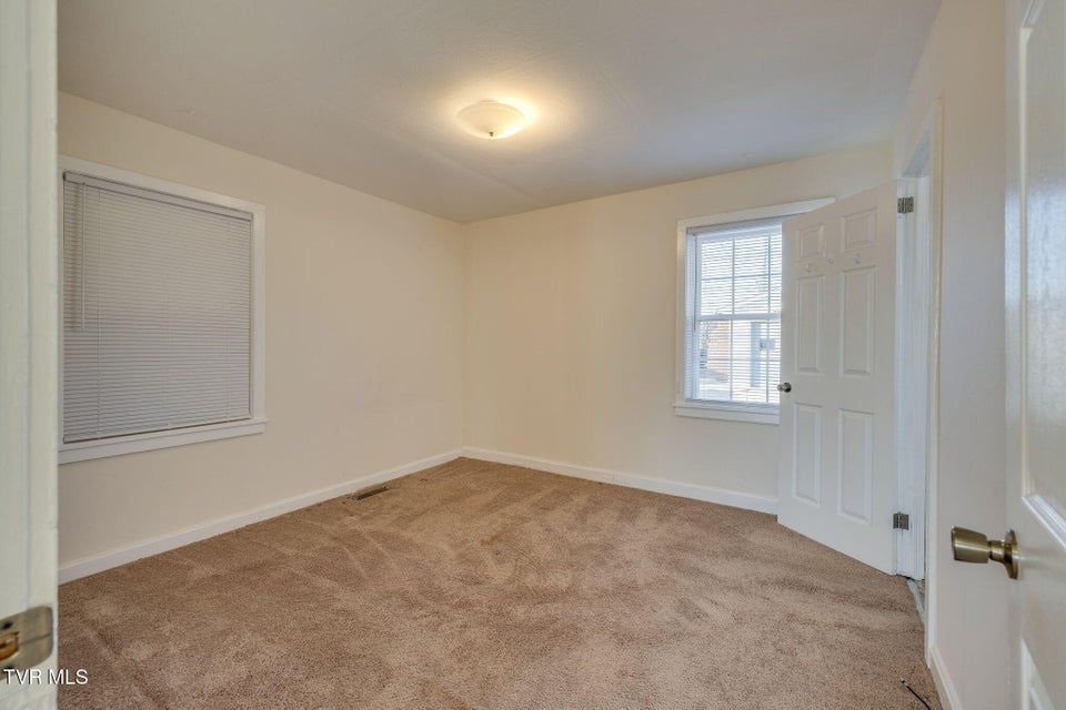 Photo #20: 810 Lamont Street