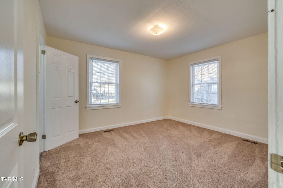 Photo #24: 810 Lamont Street