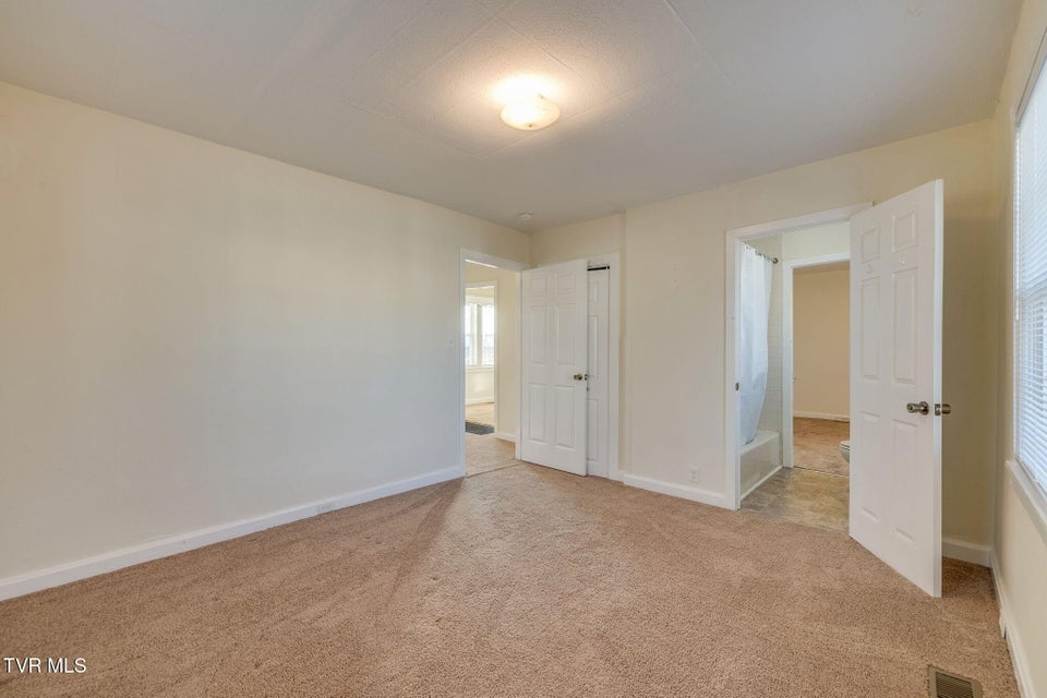 Photo #25: 810 Lamont Street