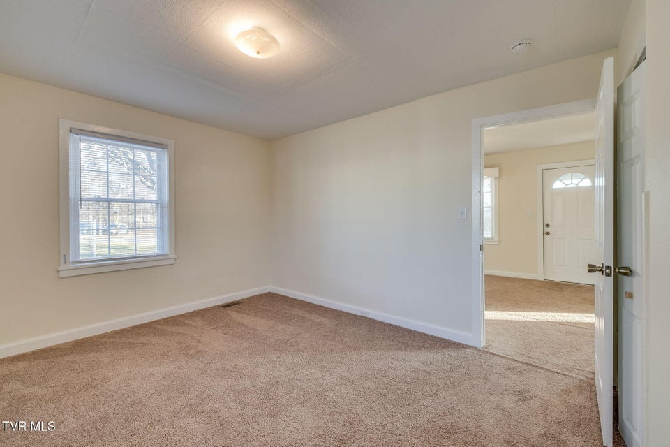 Photo #26: 810 Lamont Street