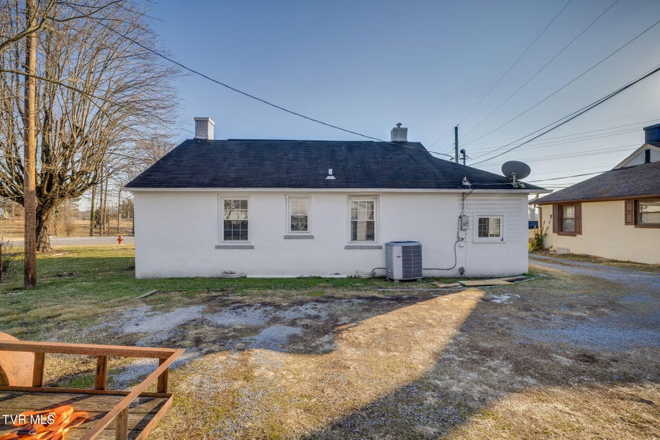 Photo #28: 810 Lamont Street