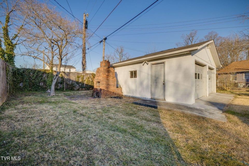 Photo #30: 810 Lamont Street