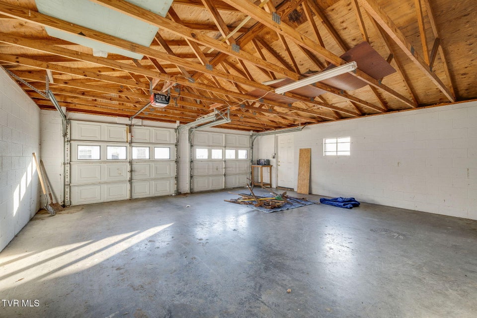 Photo #31: 810 Lamont Street