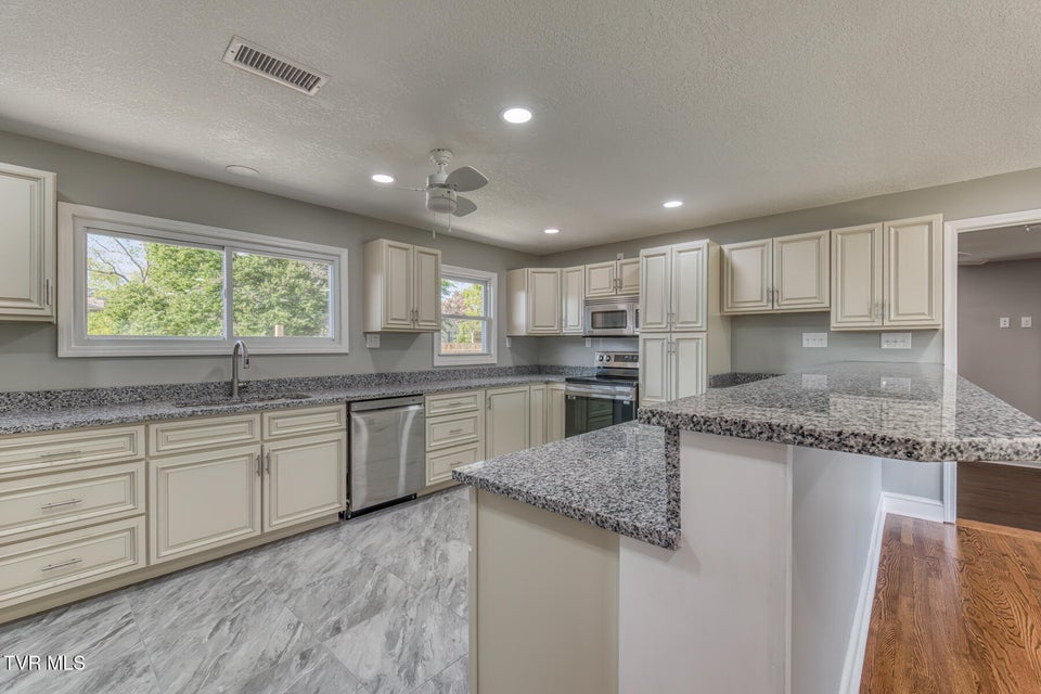 Photo #6: 1216 Norway Street