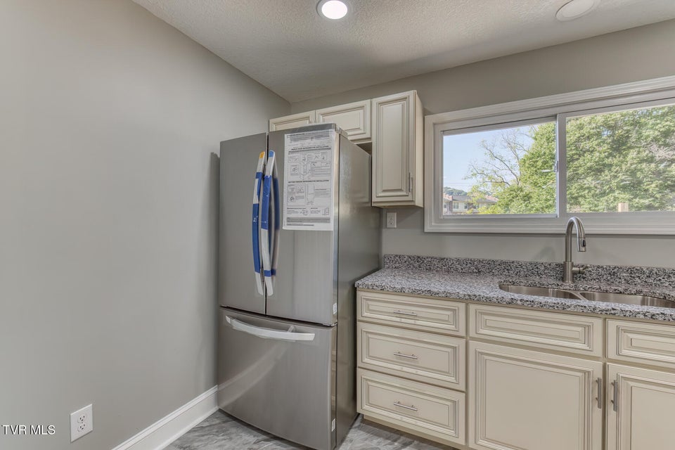 Photo #7: 1216 Norway Street