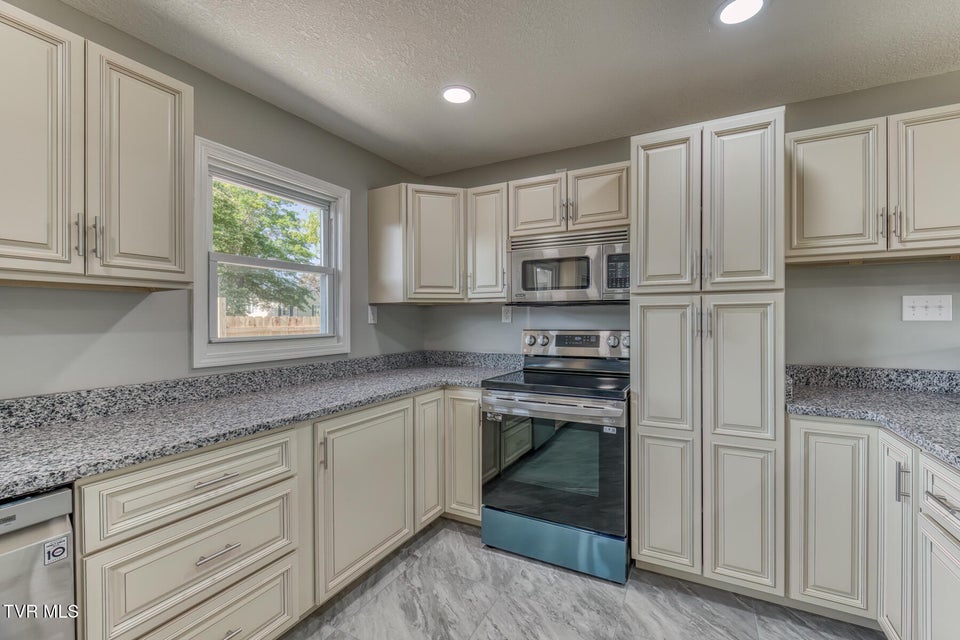 Photo #8: 1216 Norway Street