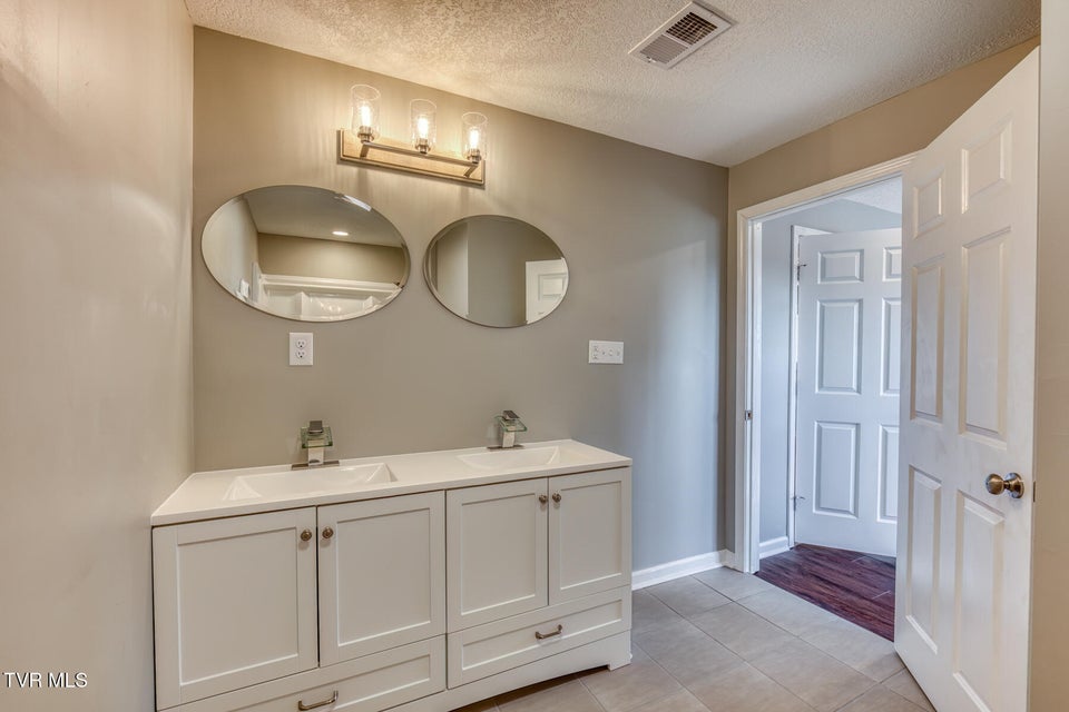 Photo #27: 1216 Norway Street