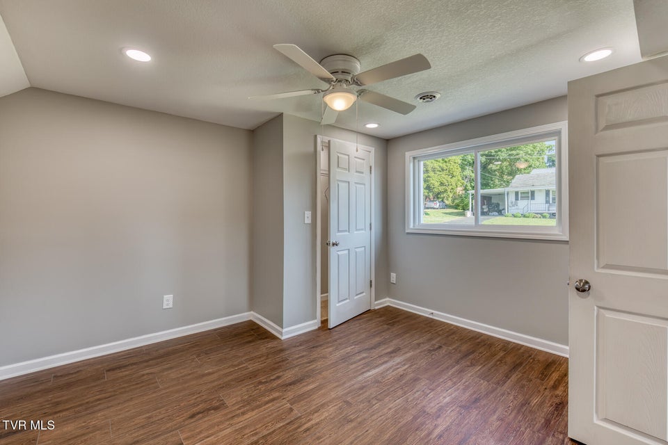 Photo #33: 1216 Norway Street