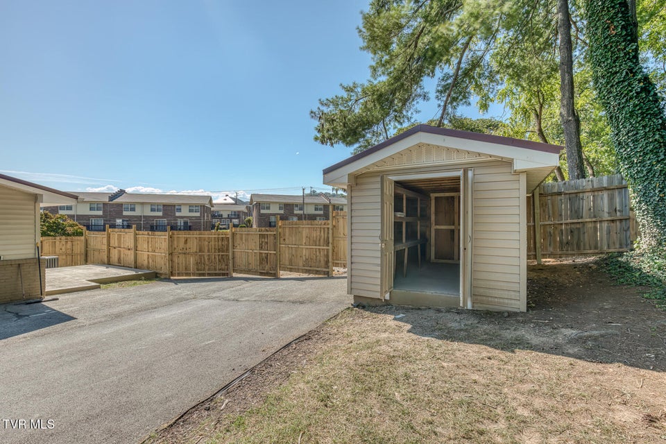 Photo #40: 1216 Norway Street