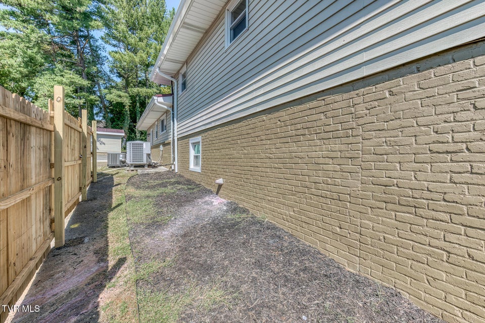 Photo #46: 1216 Norway Street