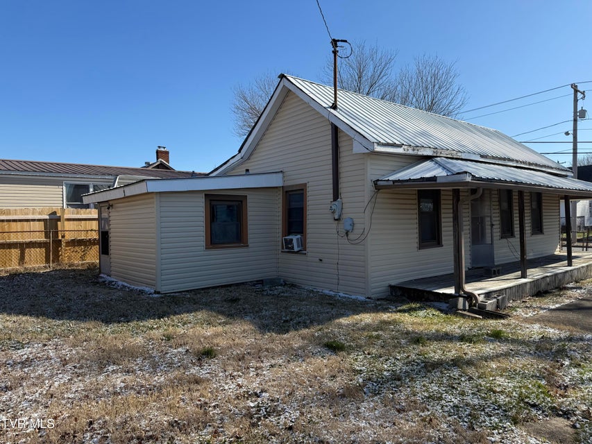 Photo #3: 906 Poplar Street