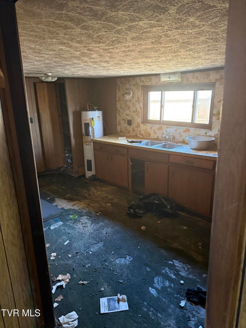 Photo #7: 906 Poplar Street