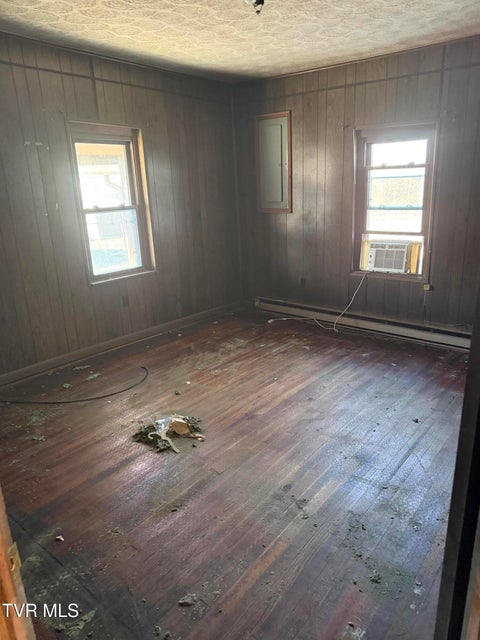 Photo #8: 906 Poplar Street