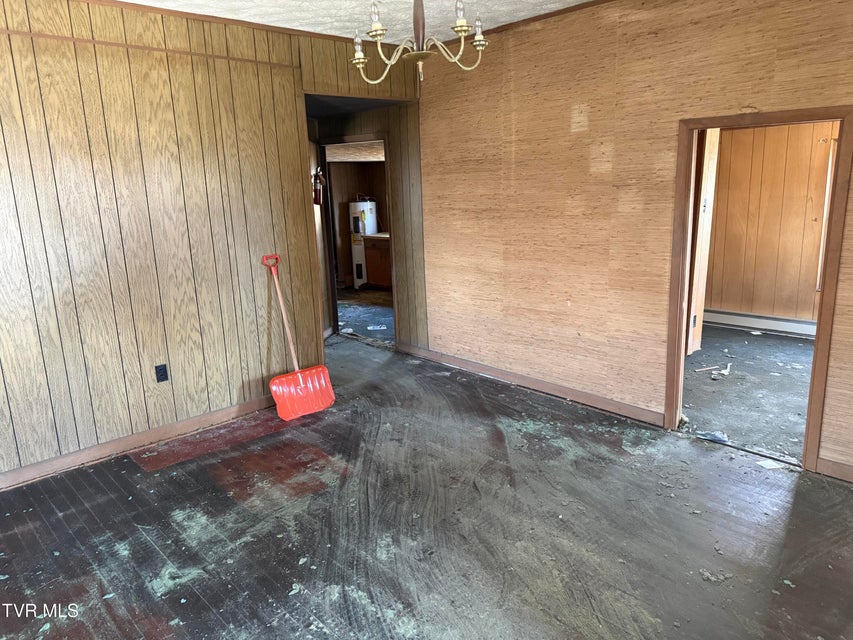 Photo #5: 906 Poplar Street