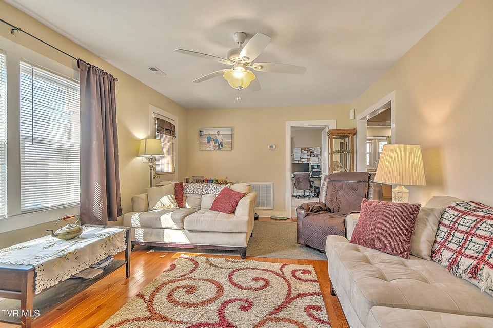 Photo #6: 118 Lincoln Avenue