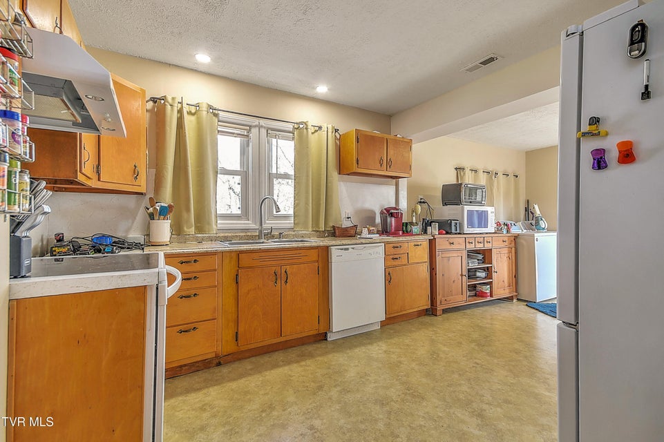 Photo #7: 118 Lincoln Avenue