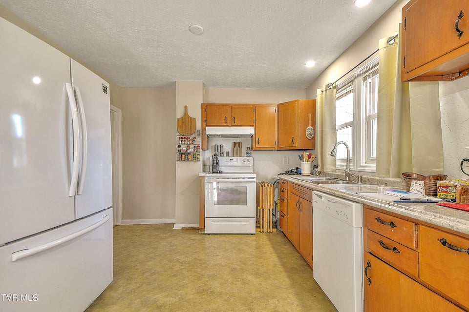 Photo #8: 118 Lincoln Avenue